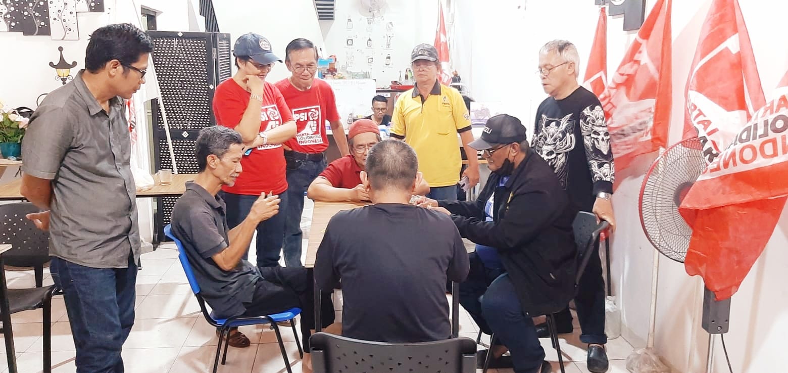 Celly Mahabir Raih Juara 1 di Pertandingan Domino DPD PSI Makassar