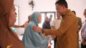 Bupati Bantaeng Salurkan Ratusan Bantuan PKH-BPNT di Dua Kecamatan