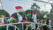 Mahasiswa Pro Palestina Gelar Aksi Damai di Depan DPRD Bekasi.